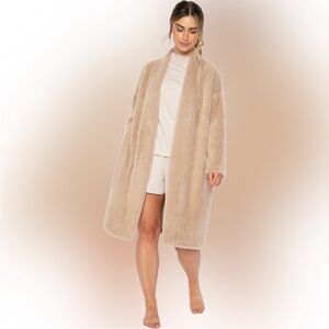 Pretty You London The Studio robe with belt in mink S / M